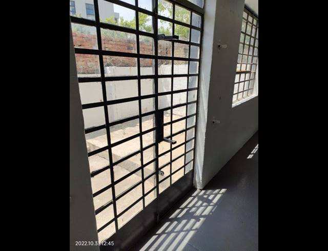 INDUSTRIAL PROPERTY TO RENT IN HALFWAY HOUSE